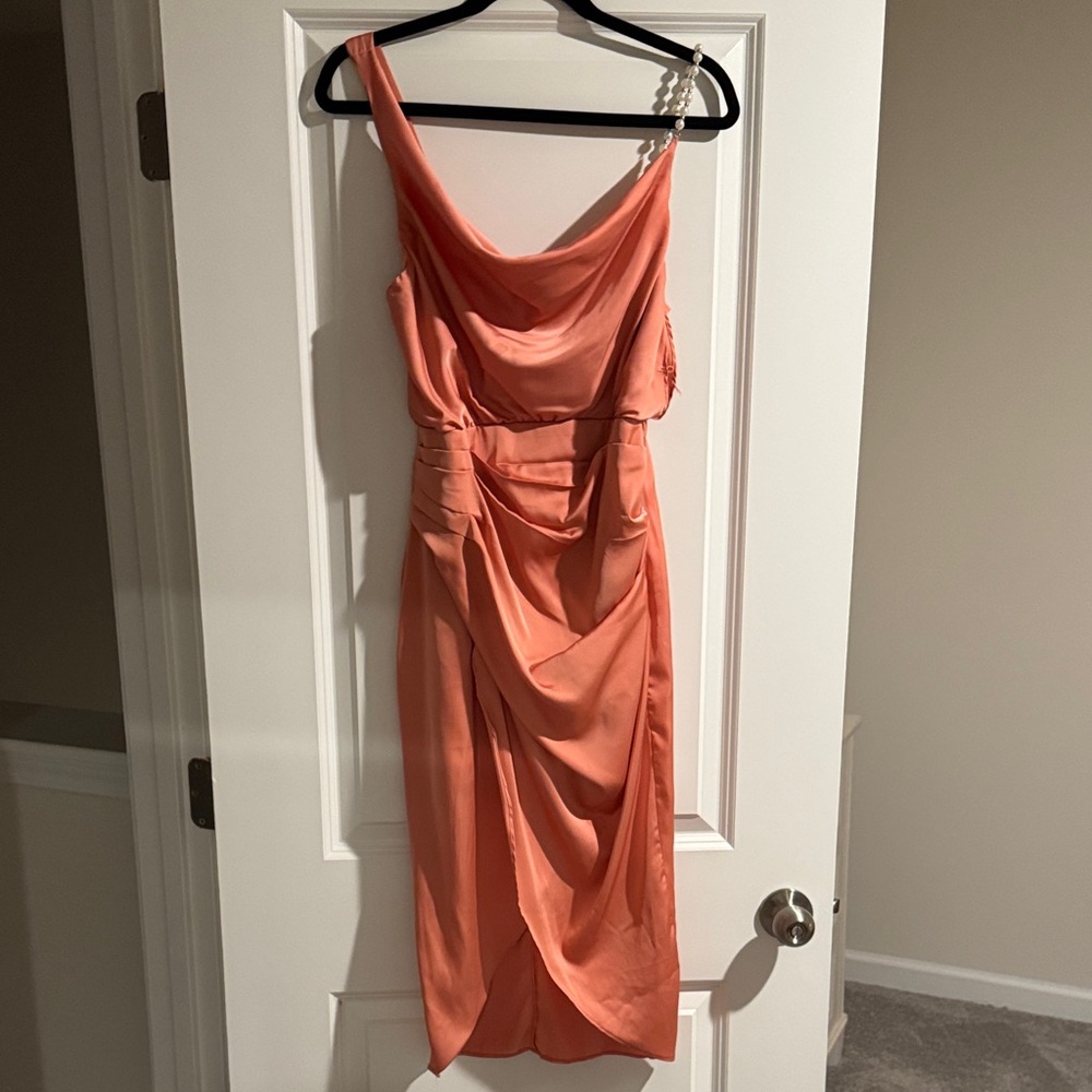 Elegant Coral Satin Dress - Picture 3 of 4